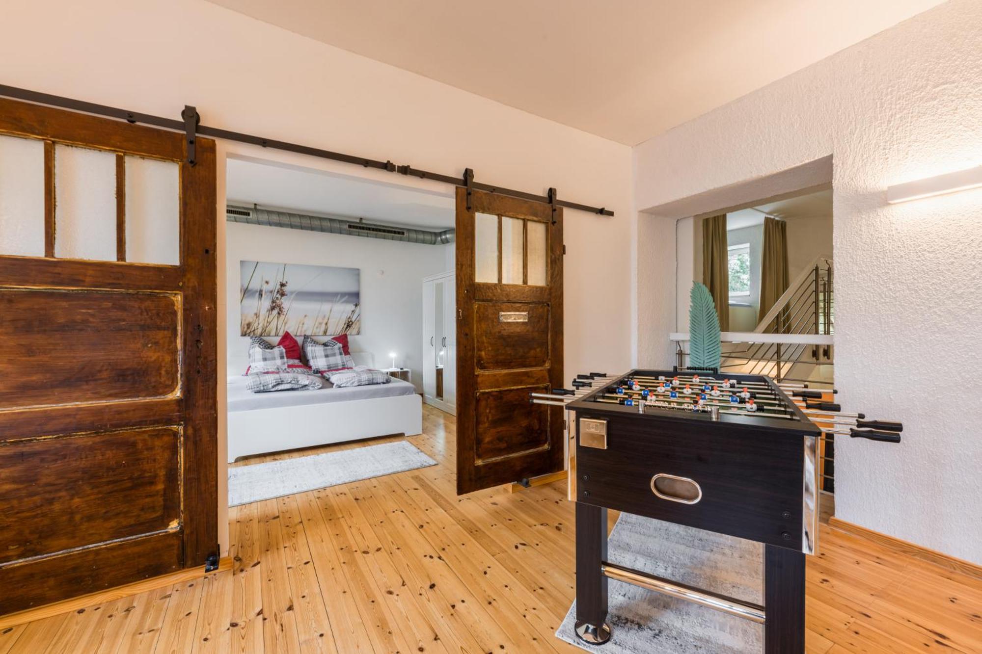 Exklusive Und Grosszuegige Wohnung 140 Qm In Magdeburg Top-Lage Mit Kicker Fuer Bis Zu 8 Personen エクステリア 写真